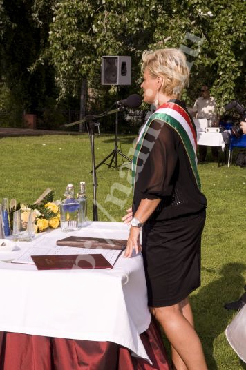 Esküvői szertartás, vendégekkel